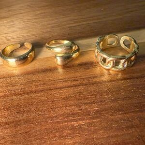 Set of gold rings